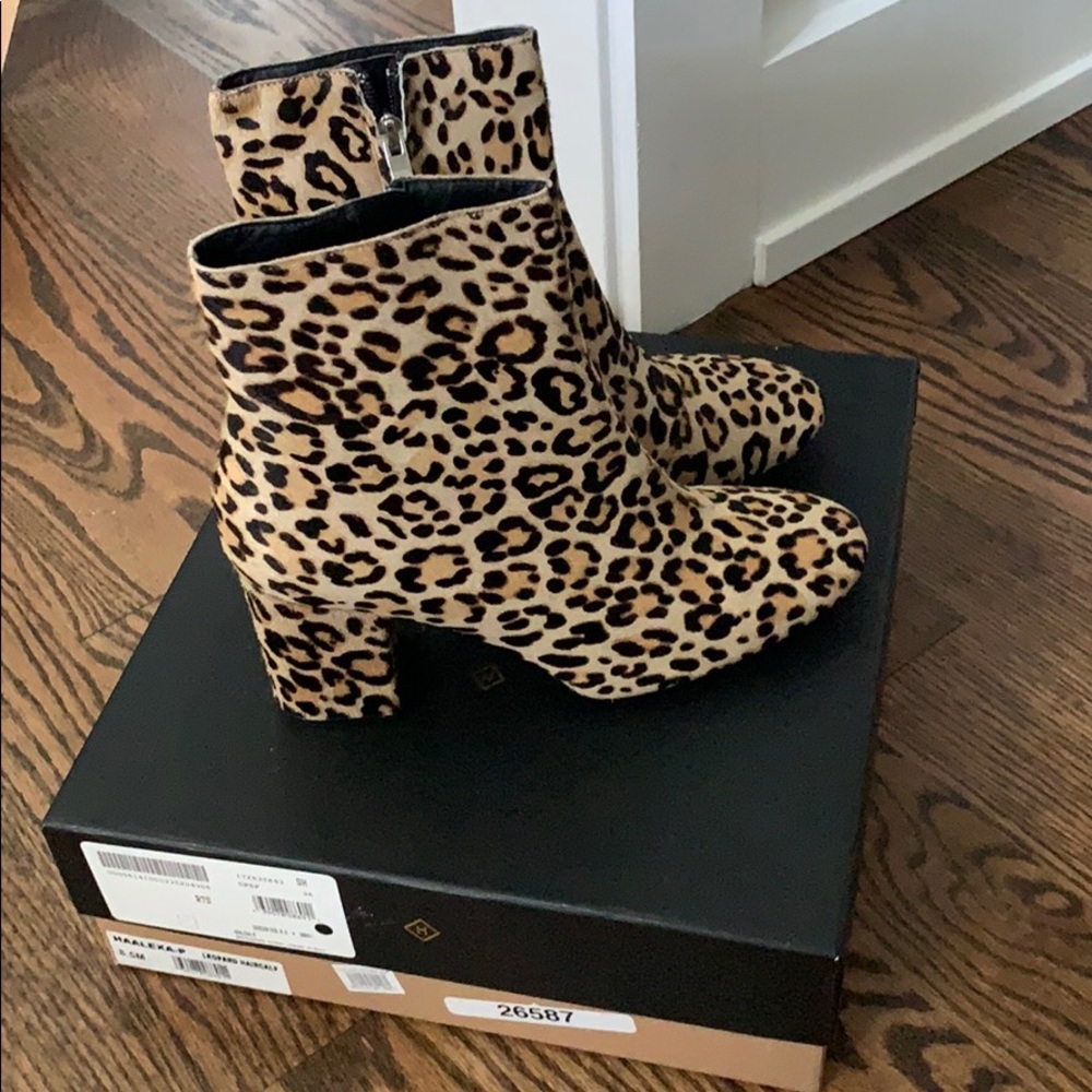 Halogen Alexa leopard 8.5 calf hair booties haalexa new